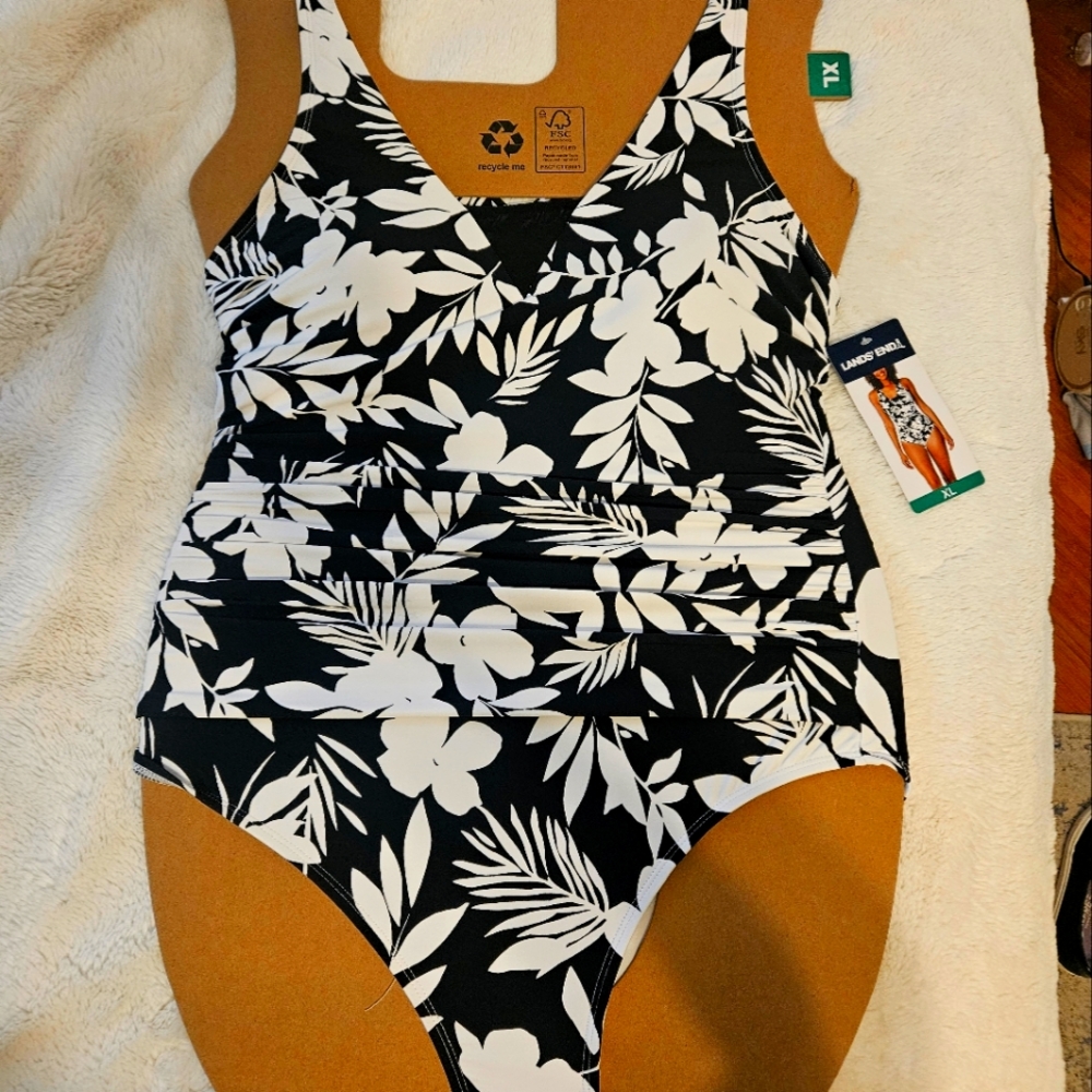 Lands end women's one piece black and white bathing suit